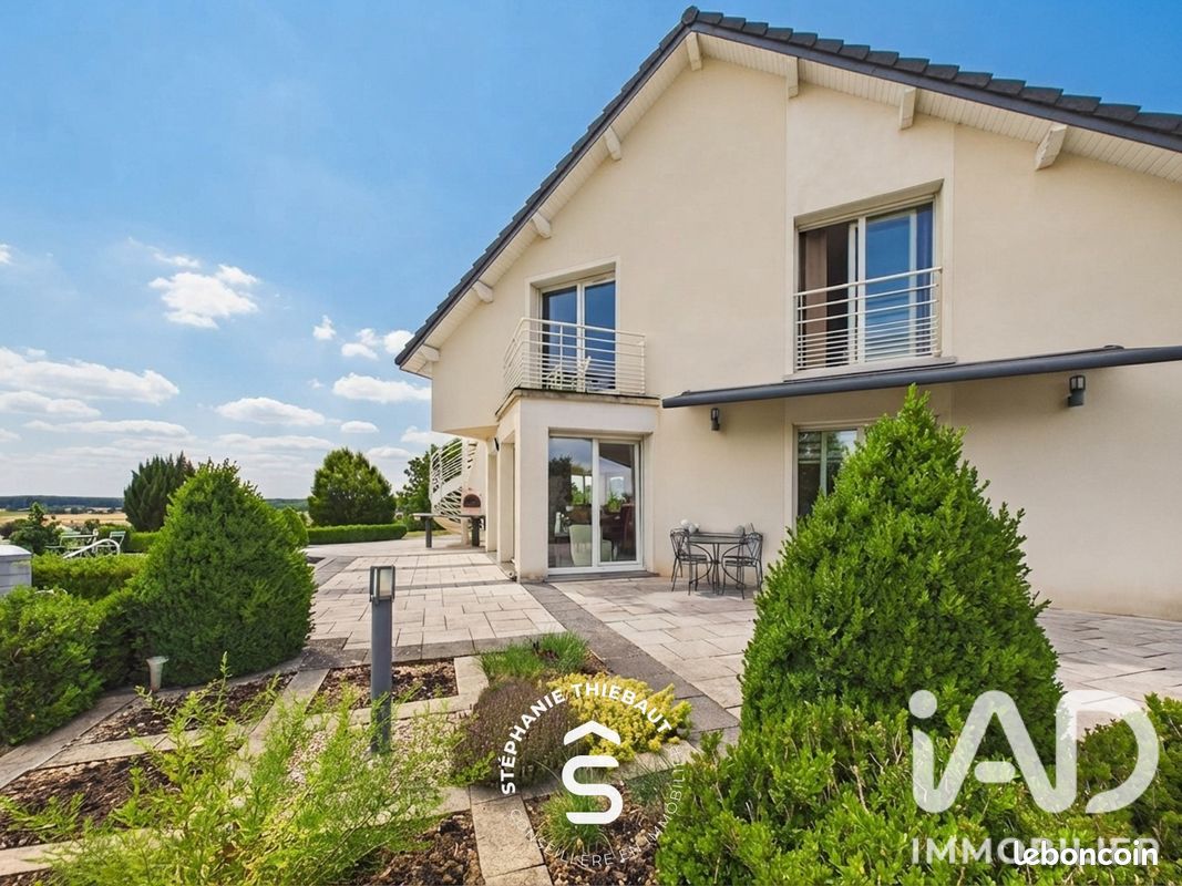 Maison 9 pièces 260 m² · à Saint-Gorgon · 260 m² · 450 000 €