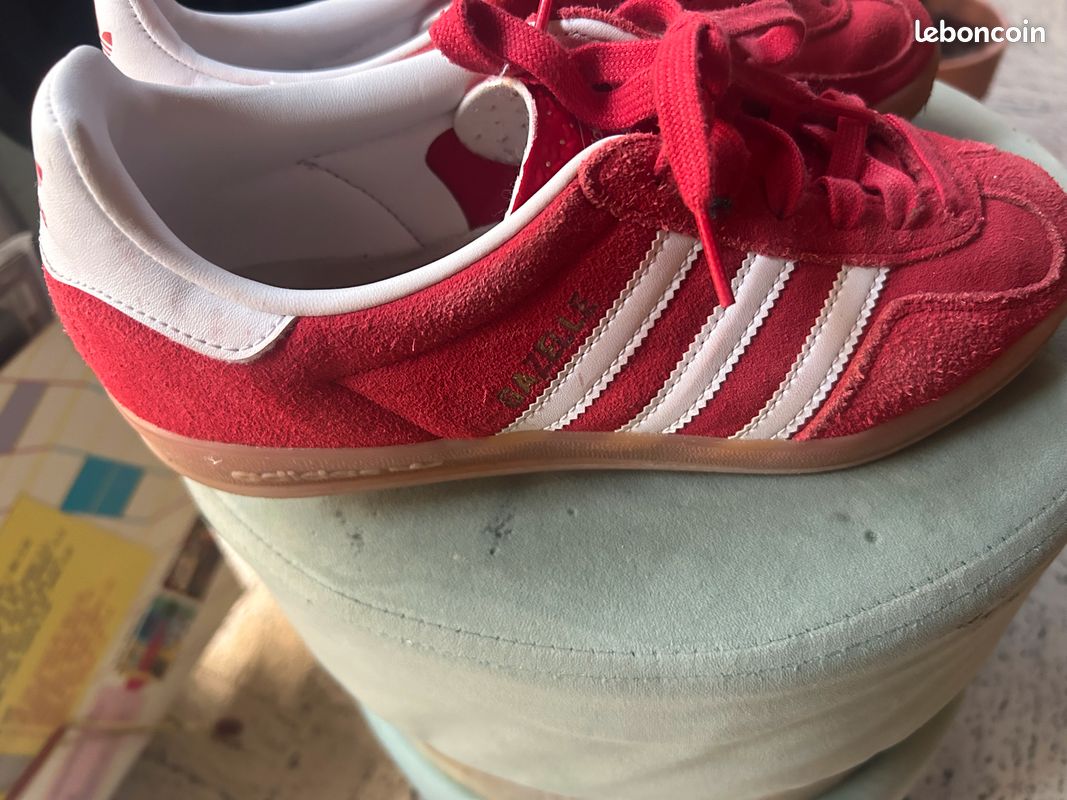 Vends Adidas gazelle pointure 39 1/3 rouges - Chaussures