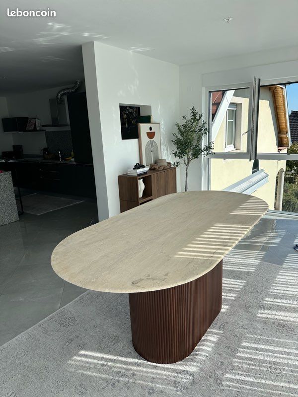 Table à manger en travertin (image 1)