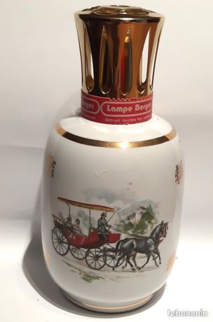 Belle Lampe Berger en Porcelaine - Décor Calèche