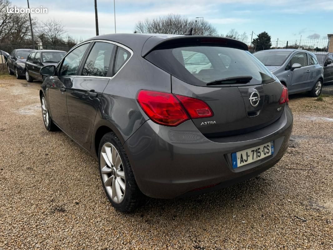 Opel Astra 1.7 CDTI 125 ch FAP Cosmo (image 4)