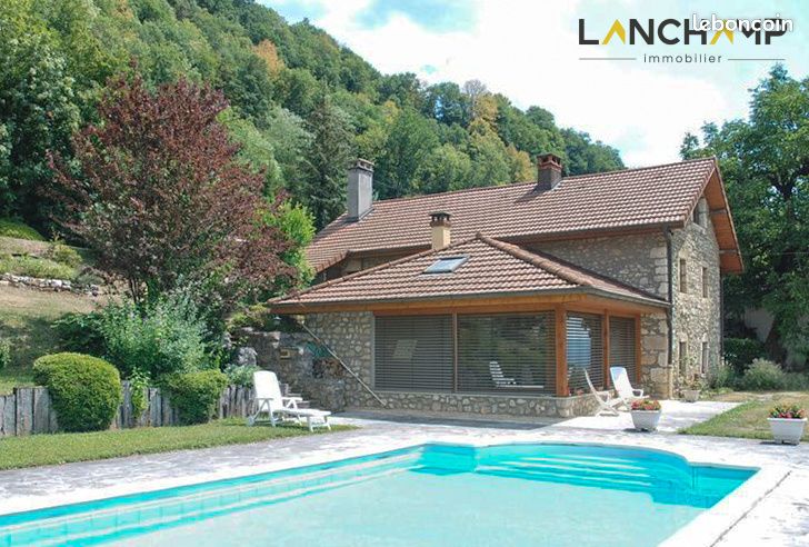 Maison 10 pièces 215 m² · à Serrières-en-Chautagne · 215 m² · 599 000 €