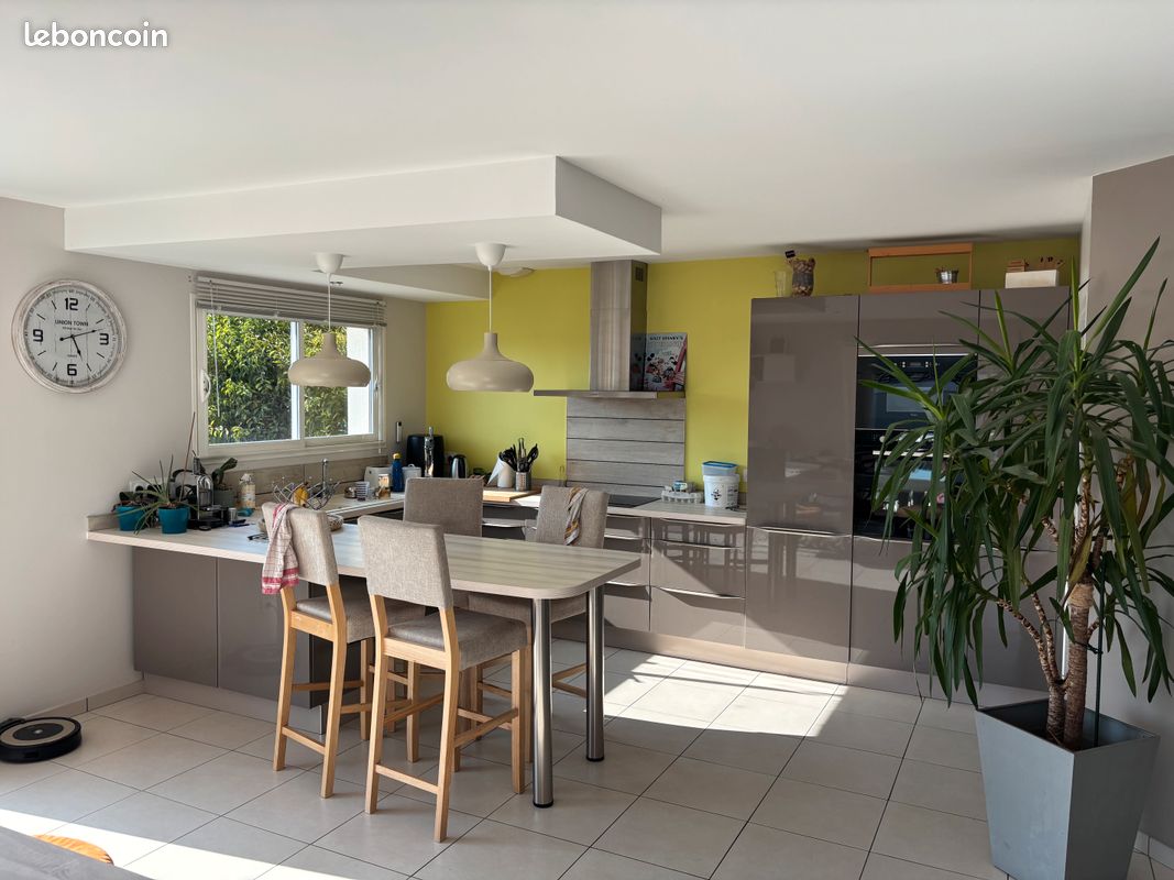 Maison 5 pièces 130 m² · à La Lande-de-Fronsac · 130 m² · 600 €