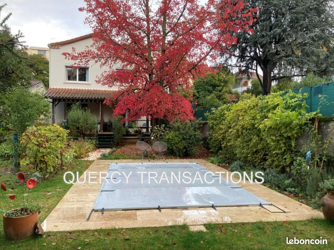 Maison 8 pièces 220 m² · à Cahors · 220 m² · 390 000 €