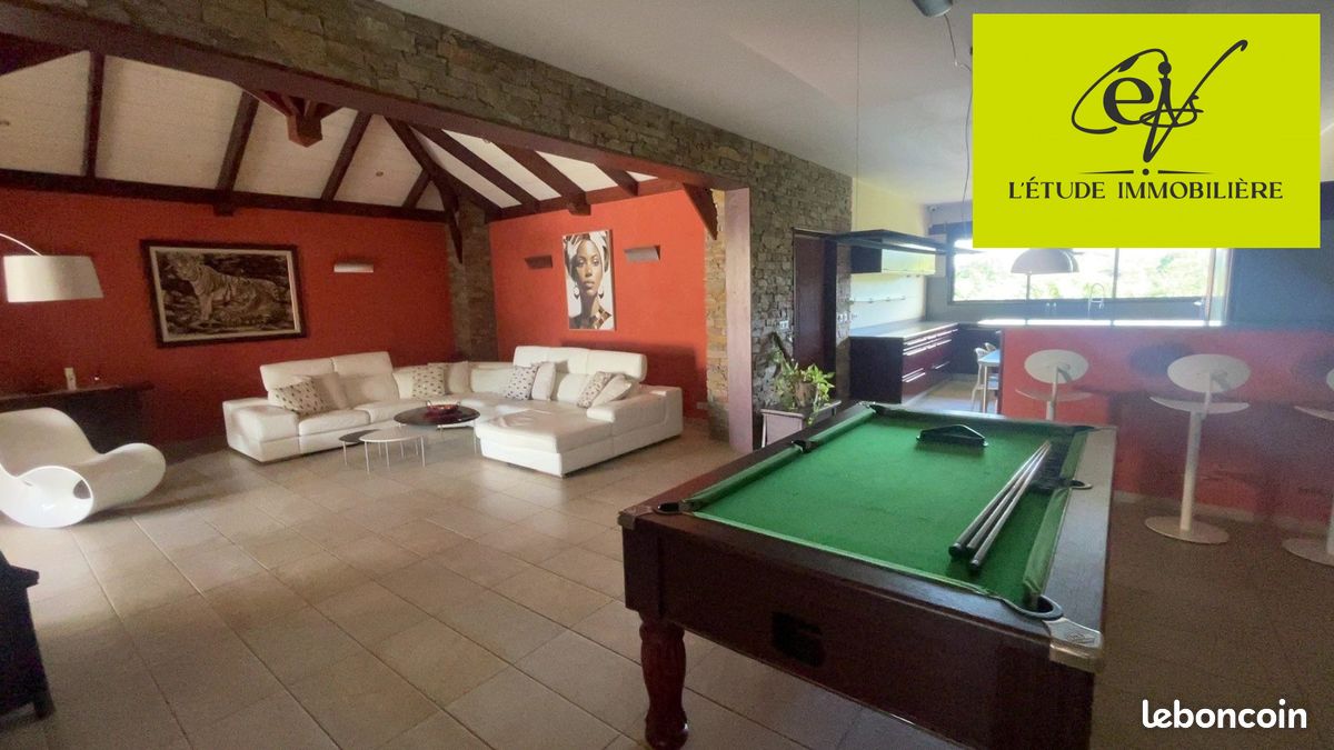 Maison 5 pièces 235 m² · à Saint-Pierre · 235 m² · 3 600 €
