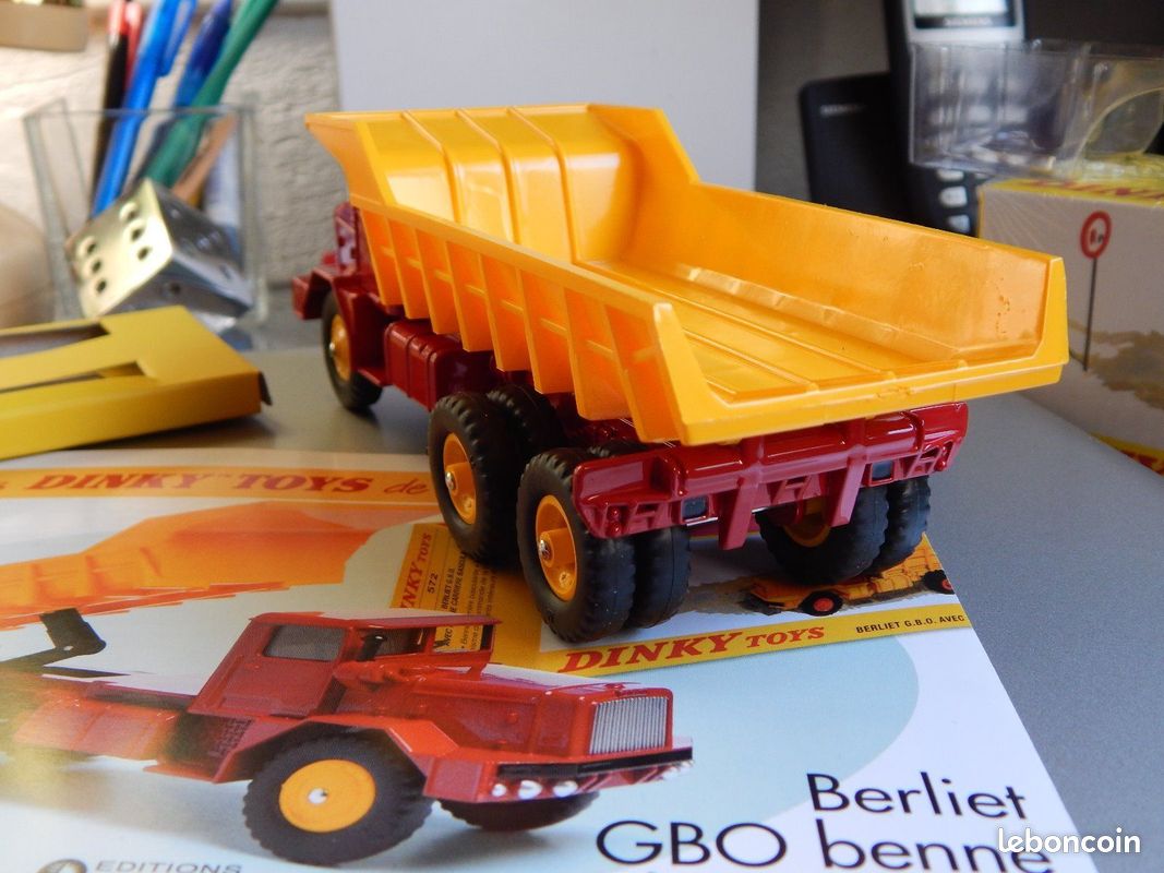 CIJ par NOREV- Berliet GBO 6X6 benne carrière. Boîte avec cales et certificat