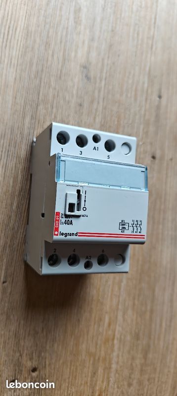 Legrand - Contacteur de puissance bobine 230 V~ 3P - 250 V~ - 40 A - 3F ou 3 NO - 3 modules 04069 triphasé (image 1)
