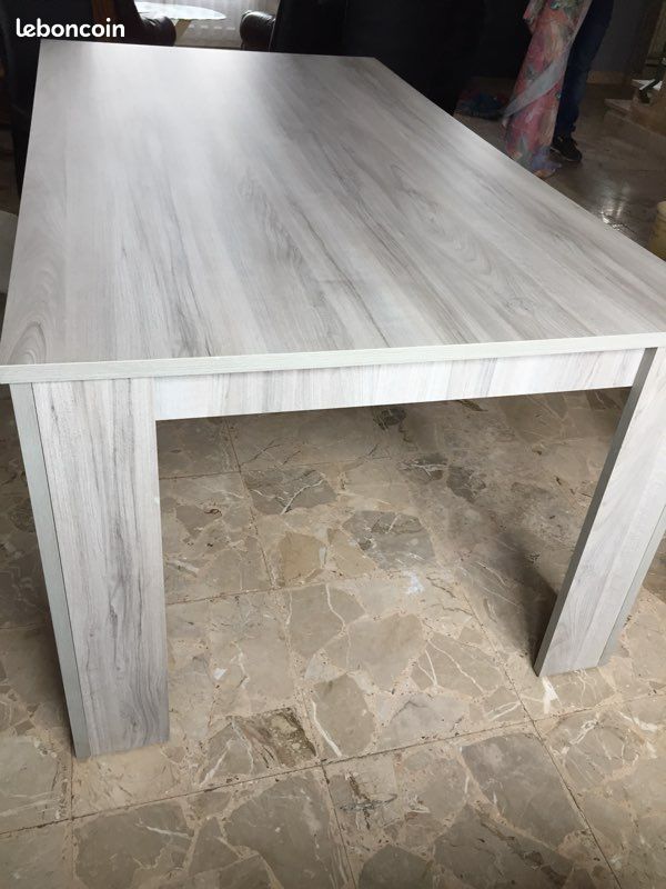 Table de salle (image 1)