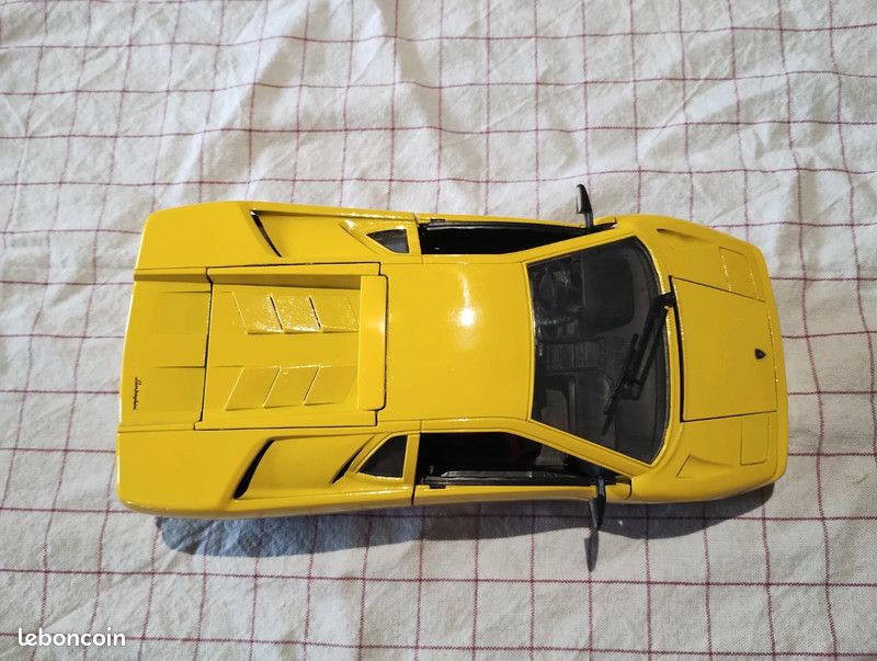 Voiture miniature 1/18 (image 5)