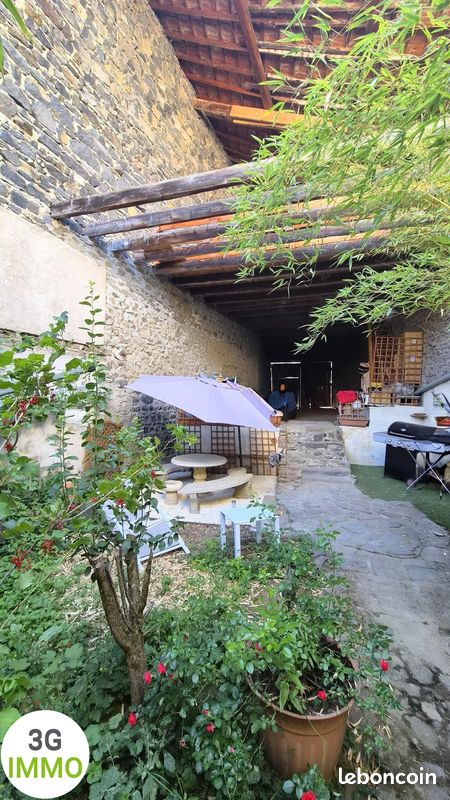 Maison 5 pièces 147 m² · à Pontgibaud · 147 m² · 235 000 €