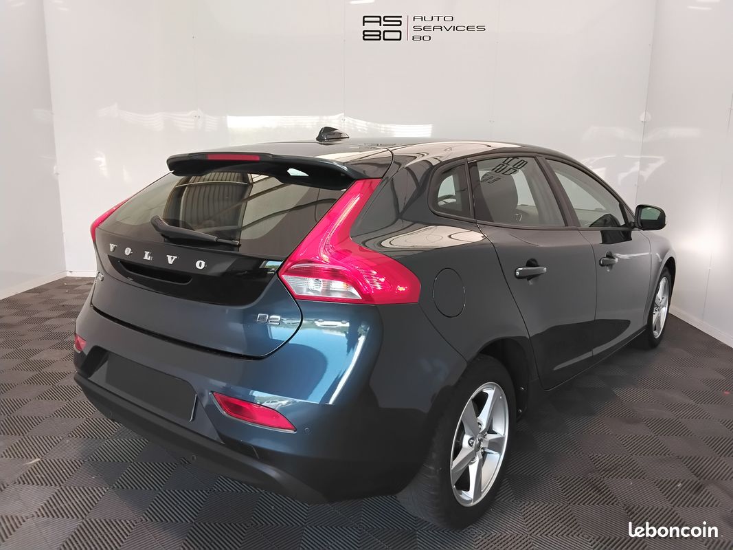 Volvo v40 d2 2.0 120 ch – gps – carnet d'entretien – 91 000 km – 12 600 (image 2)