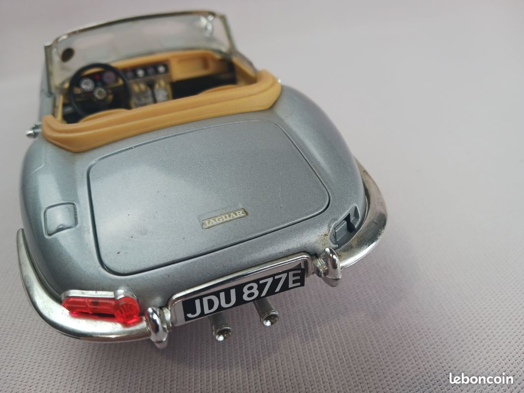 Jaguar Type E Roadster Série 1 – Crème – AUTOart 1/18 – Neuf – Collection