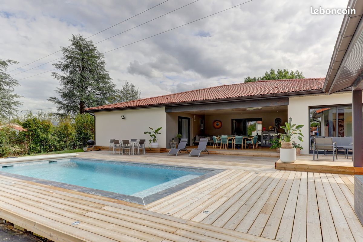 Maison 7 pièces 204 m² · à Orléat · 204 m² · 492 000 €