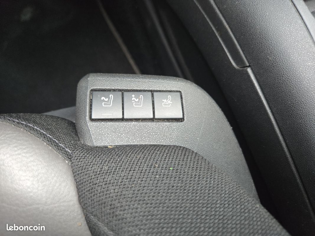 CITROEN C4 Picasso 130ch Shine EAT6 / Caméra 360 / Full Leds directionnels / Sièges massants / Android carplay / Entretien Citroen / Distrib faite (image 20)