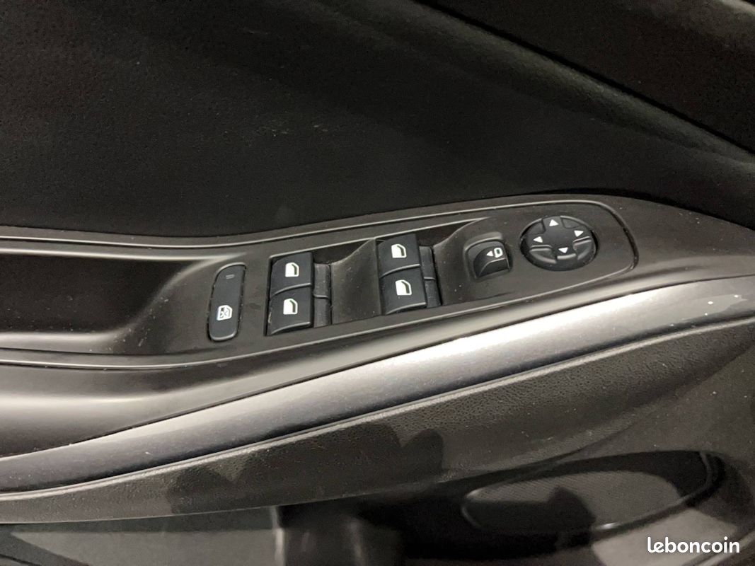 OPEL Grandland X Hybrid4 300 ch AWD BVA8 Ultimate (image 20)