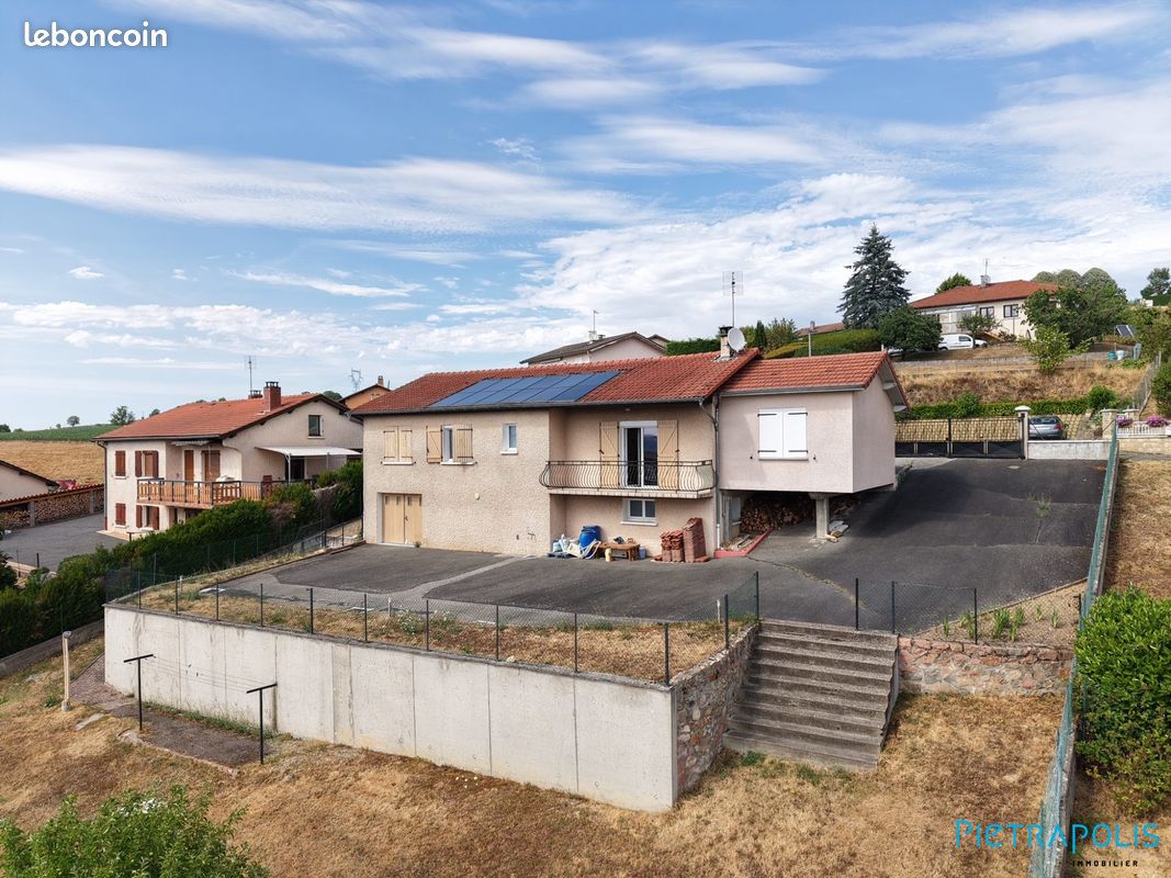 Maison 4 pièces 95 m² · à Saint-Jean-la-Bussière · 95 m² · 210 000 €
