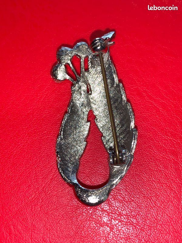 Broche Ancienne En Forme De Feuille - Métal Doré - Occasion En Très Bel état (TBE)