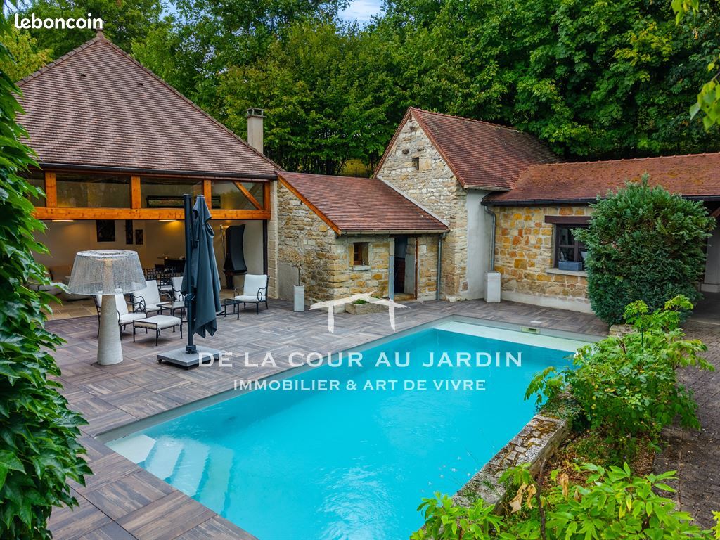 Maison 8 pièces 269 m² · à Fauverney · 269 m² · 960 000 €