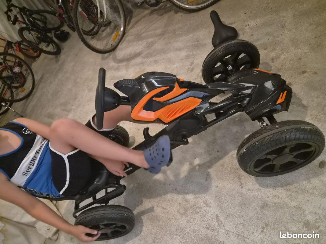 Kart à pédales pour enfants (image 1)
