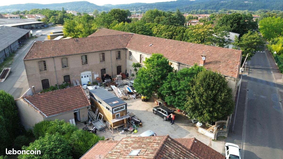 Immeuble 1570 m² · à Aussillon · 1 570 m² · 139 000 €