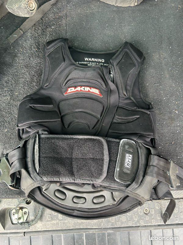Harnais gilet kitesurf DAKINE enfant entre 30 et 60kg (image 1)