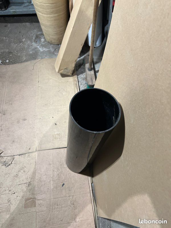 Vase noir rond (image 2)