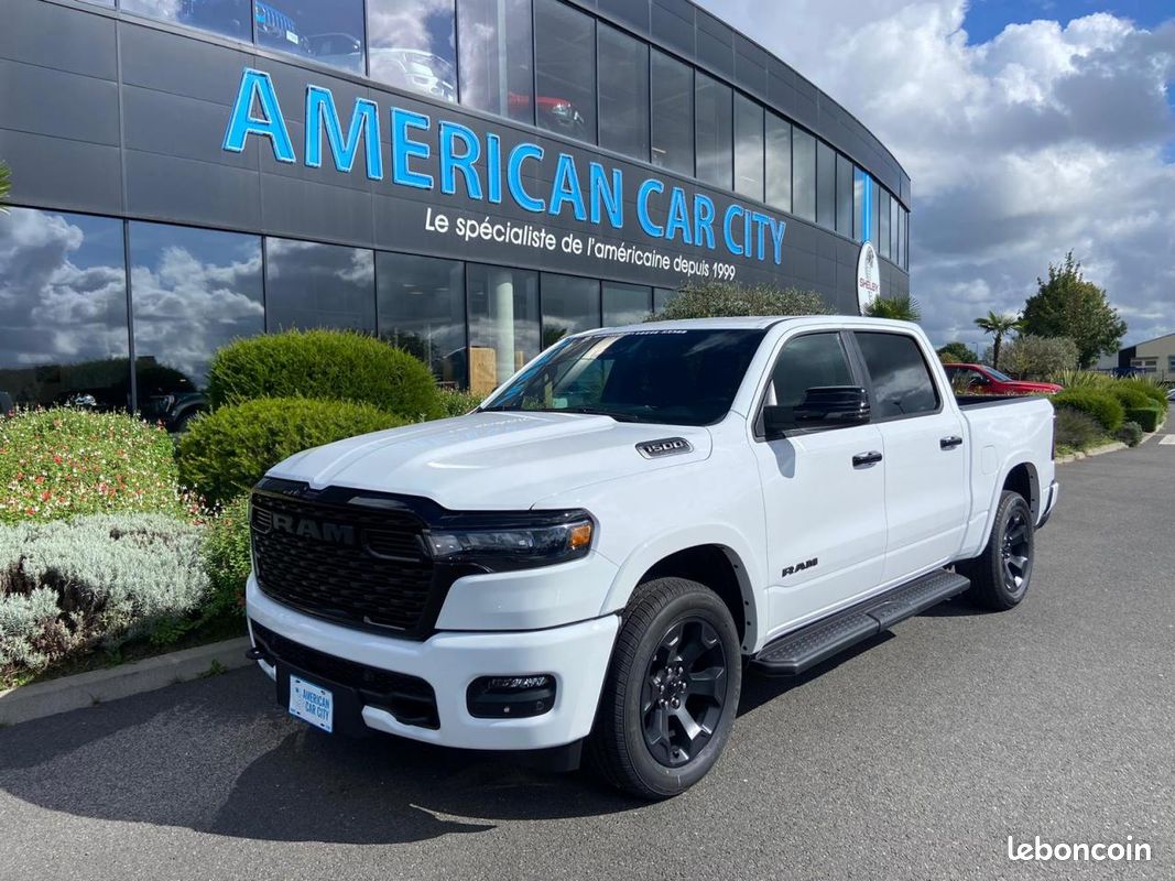 Dodge ram 1500 crew cab bighorn night edition (image 1)