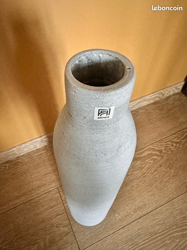 Vase (image 2)