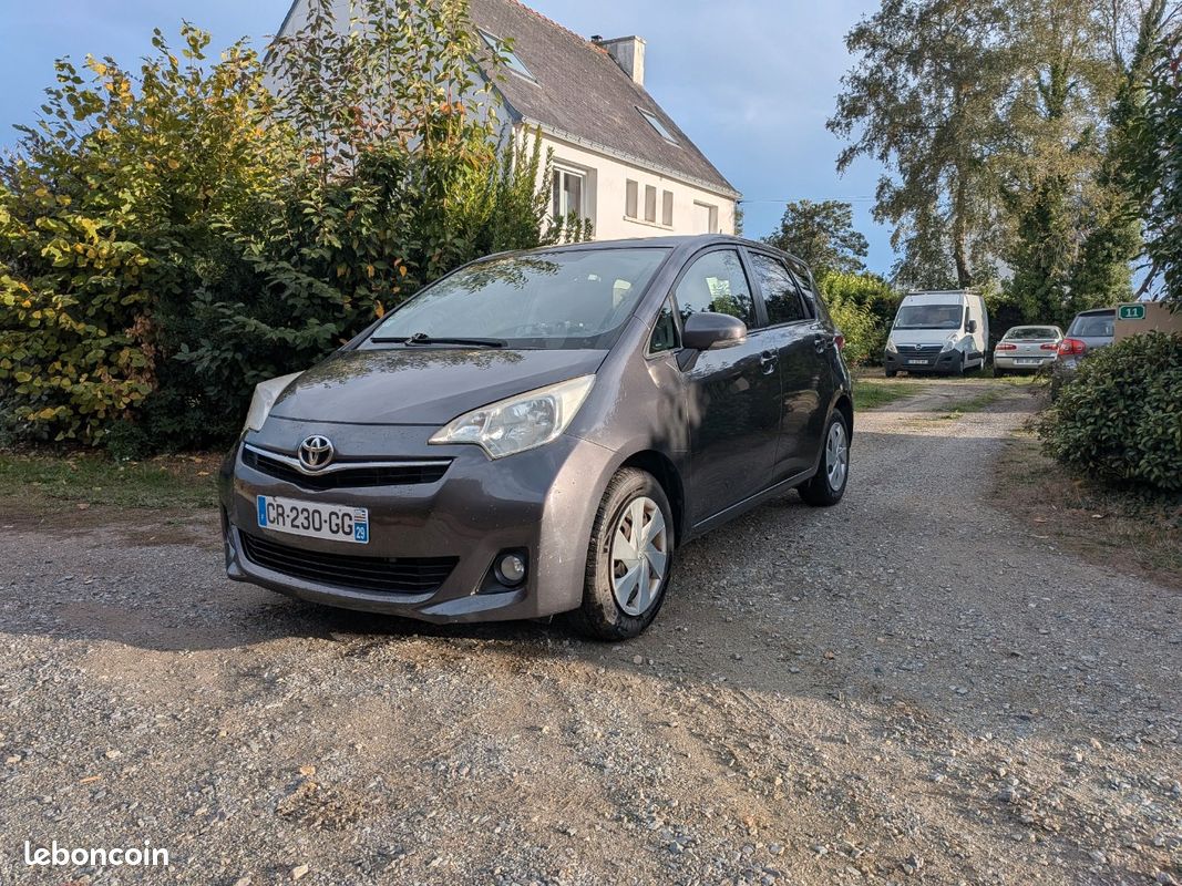 Toyota Yaris Verso s (image 1)