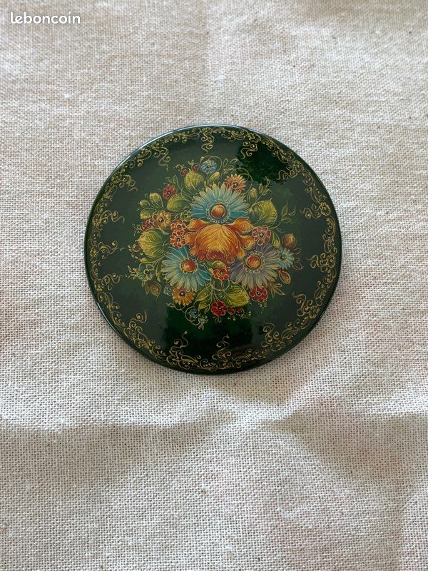 Broche Vintage Origine Russe – Carton Bouilli Bouquet De Fleurs Colorées – Bijou XX Signé