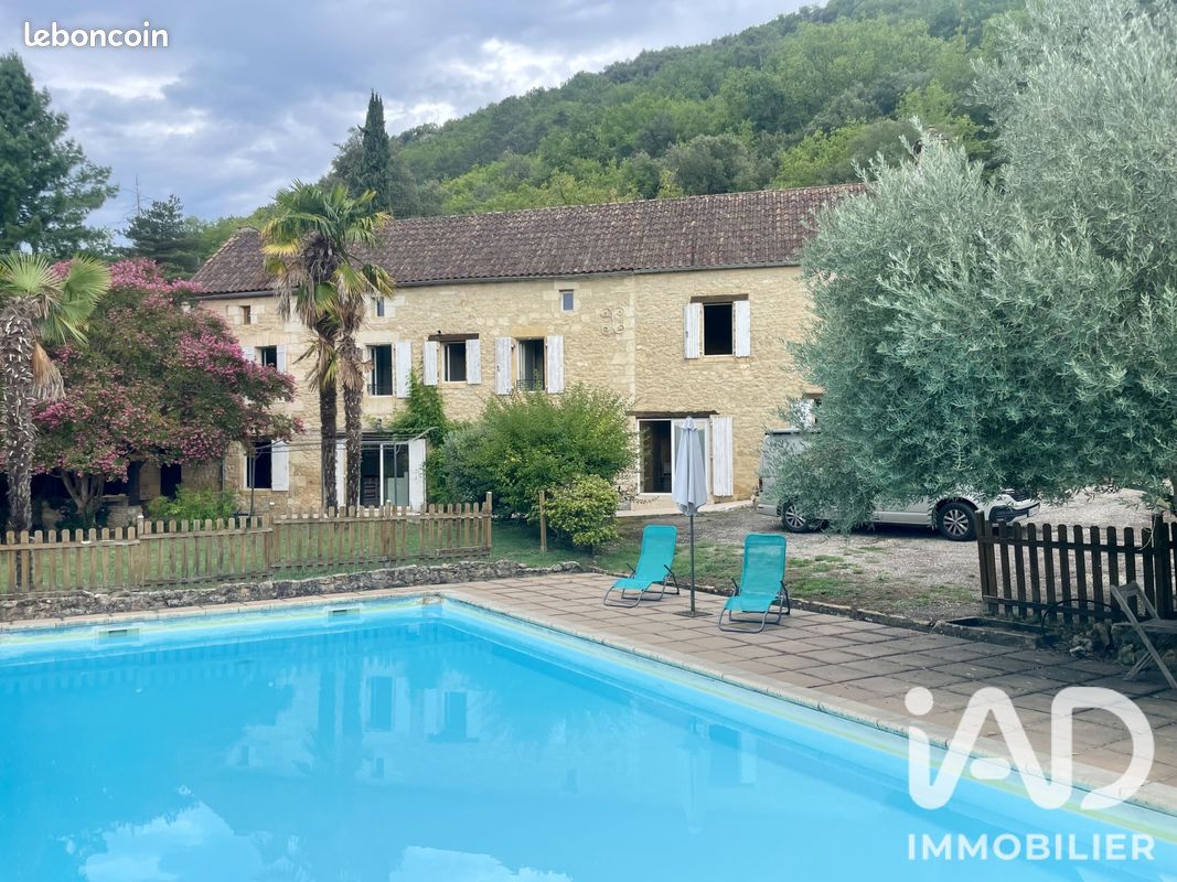 Maison 7 pièces 251 m² · à Saint-Vincent-de-Cosse · 251 m² · 350 000 €