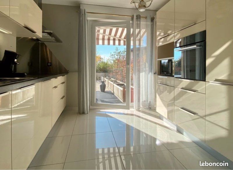 Appartement 3 pièces 90 m² · à Annecy · 90 m² · 2 250 €/mois