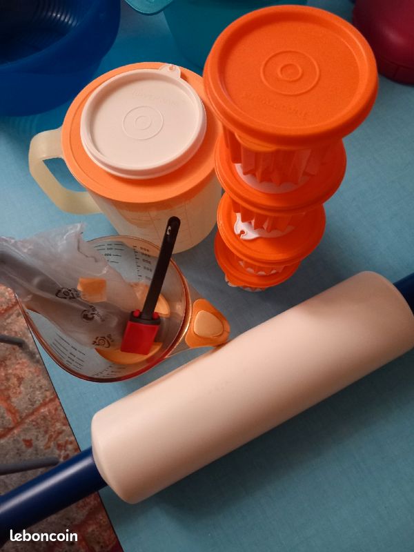 Tupperware (image 1)