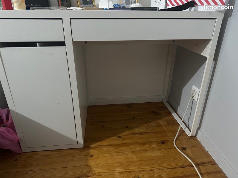 Bureau IKEA (image 1)