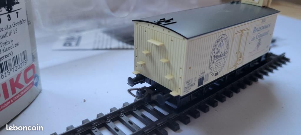 Set de 2 wagons couverts à essieux, Kronenbourg et Brasseurs de Gayant