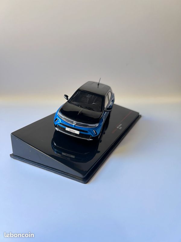 Modèle réduit Opel Mokka-e, Metallic-rouge, 2022 1/43 | Ixo