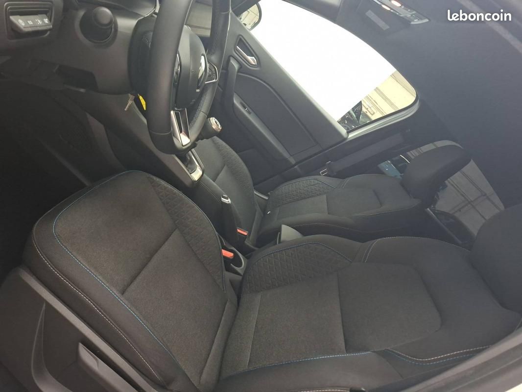 Renault Captur II mild hybrid 160 EDC Techno 5p (image 27)