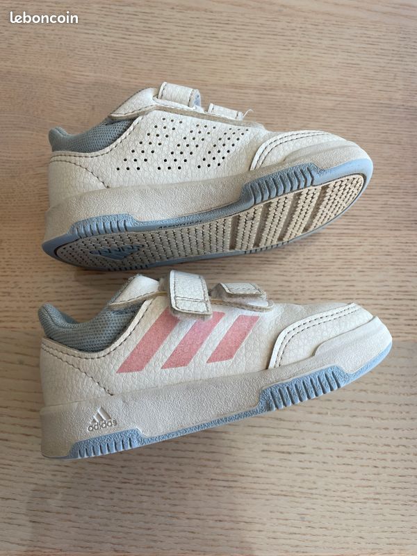 Chaussures Adidas taille 22 Chaussures