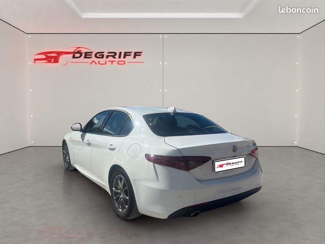 ALFA ROMEO GIULIA MY20 2.2 160 ch AT8 Super (image 3)