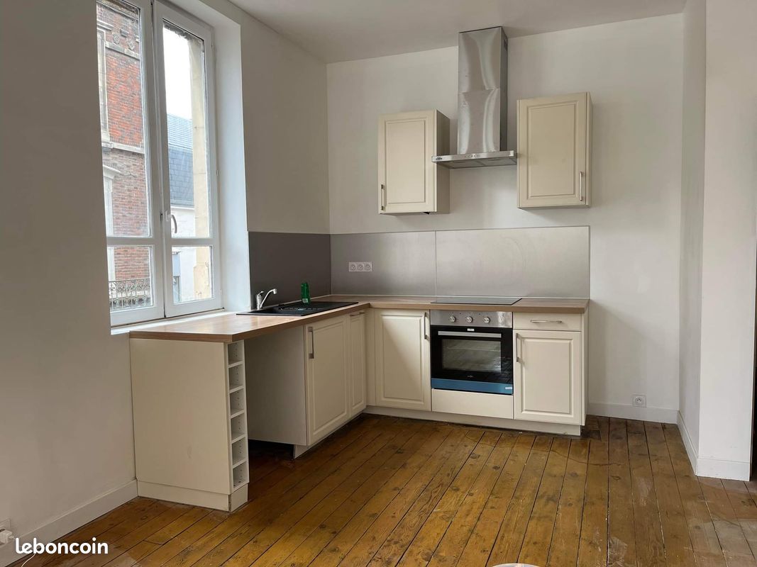 Appartement T3 lumineux de 75 m² — Saint-Pierre-sur-Dives (Centre) (image 2)