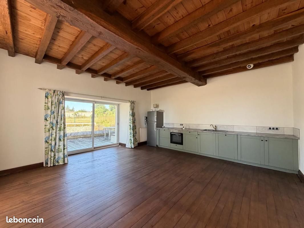 Maison 10 pièces 345 m² · à Montravers · 345 m² · 449 000 €