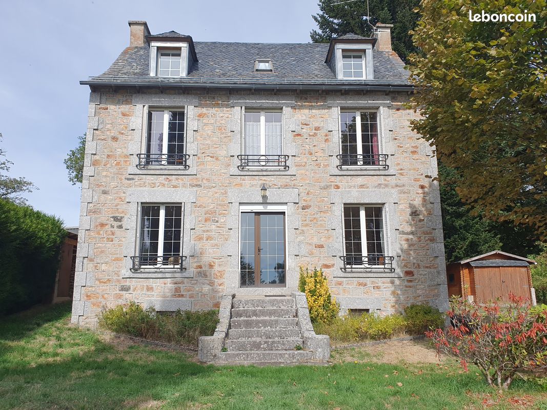 Maison 10 pièces 122 m² · à Soulages-Bonneval · 122 m² · 230 000 €