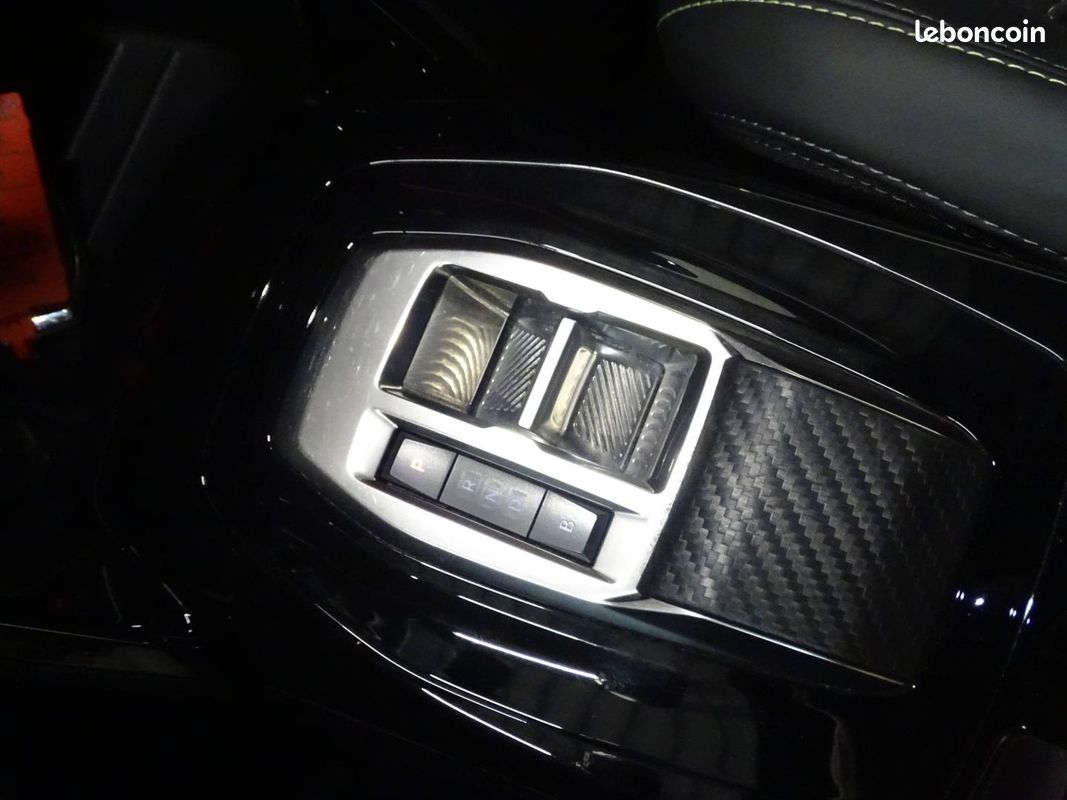 Peugeot 208 e-208 136ch GT Pack (image 28)