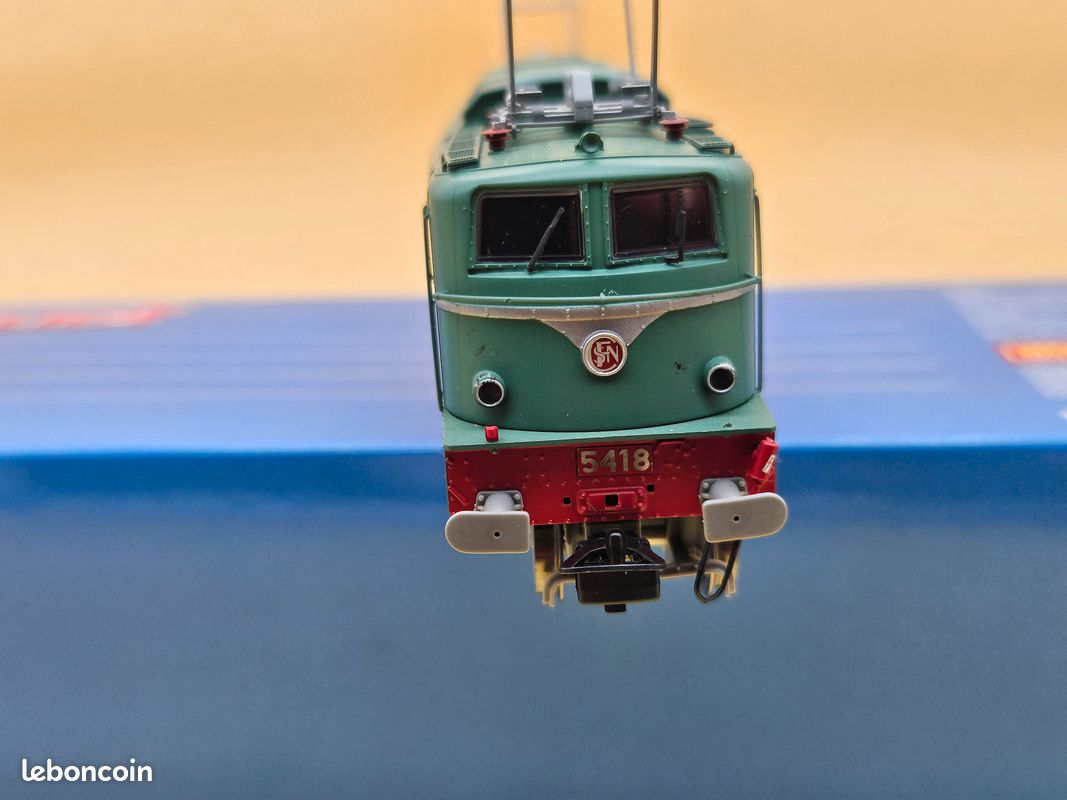Hornby-Jouef : locomotive électrique CC 7100 SNCF