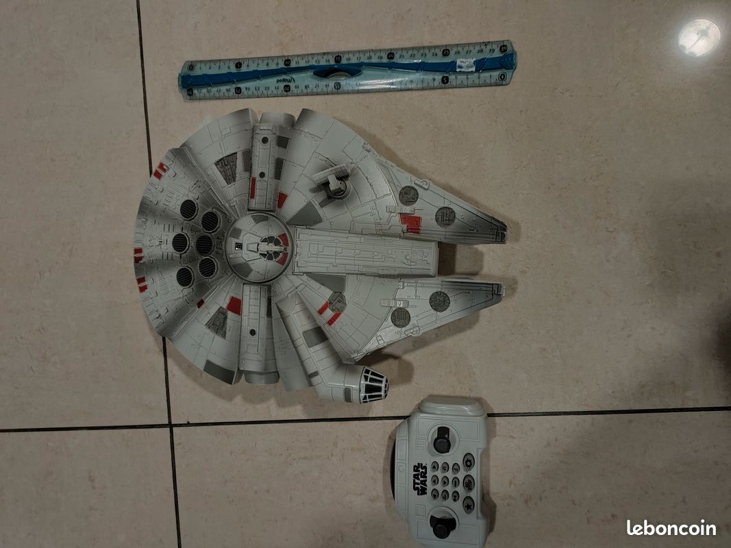 Vaisseau Millenium Falcon Star Wars radiocommandé (image 1)