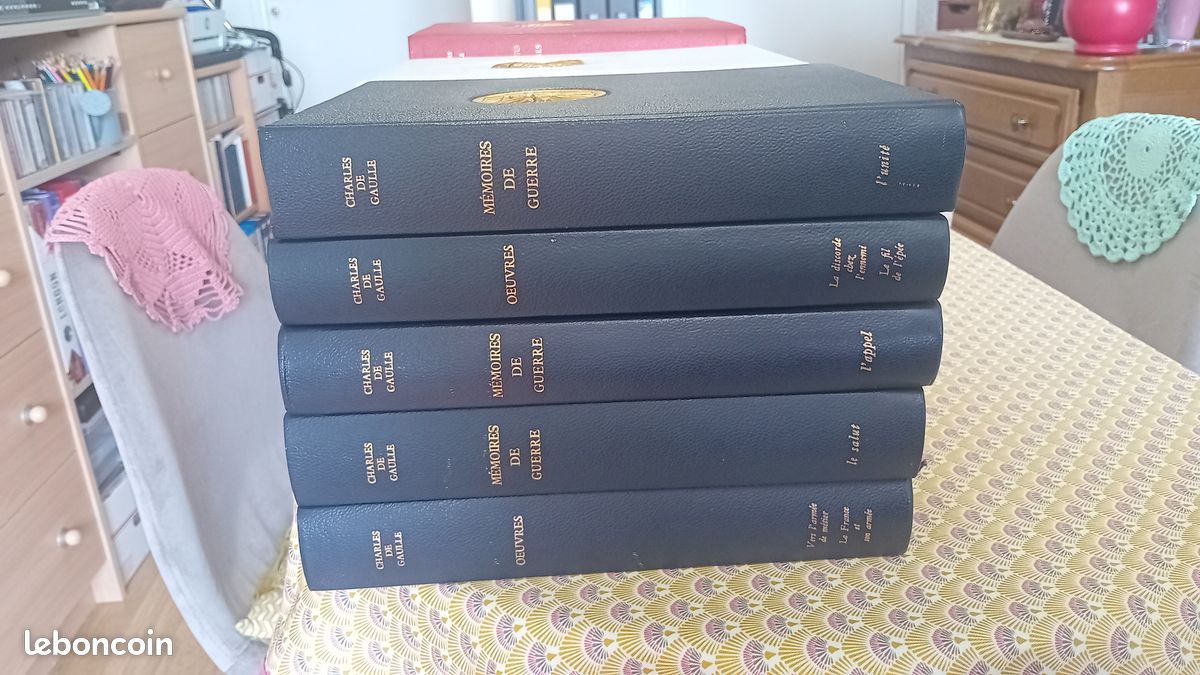 De Gaulle Oeuvre complete numérotée 15 volumes : Mémoires de guerre, Discorde chez l'ennemi, Le fil de l'épée, Vers l'armée de métier, La France et son armée, Mémoires d'espoir, Discours et messages (image 3)