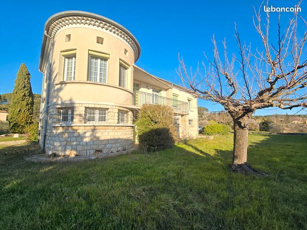 Villa 4 pièces 245 m²