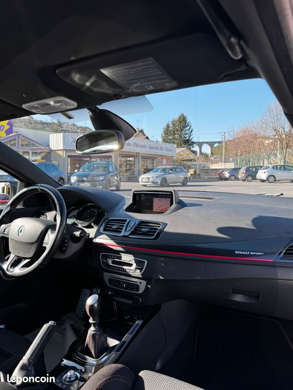 RENAULT - Mégane III Coupé 2.0 16V 265 S&S RS (image 9)