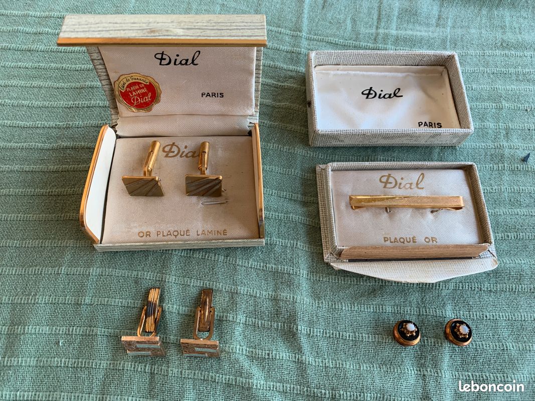 Lot Boutons De Manchettes & Pince à Cravate - Style Plaqué Or - Occasion - Réf. 46422