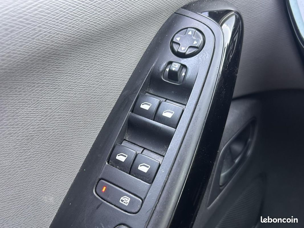 CITROEN C4 SPACETOURER 1.5 BlueHDi 130 Feel avec Caméra, GPS et Carte mains libres (image 24)